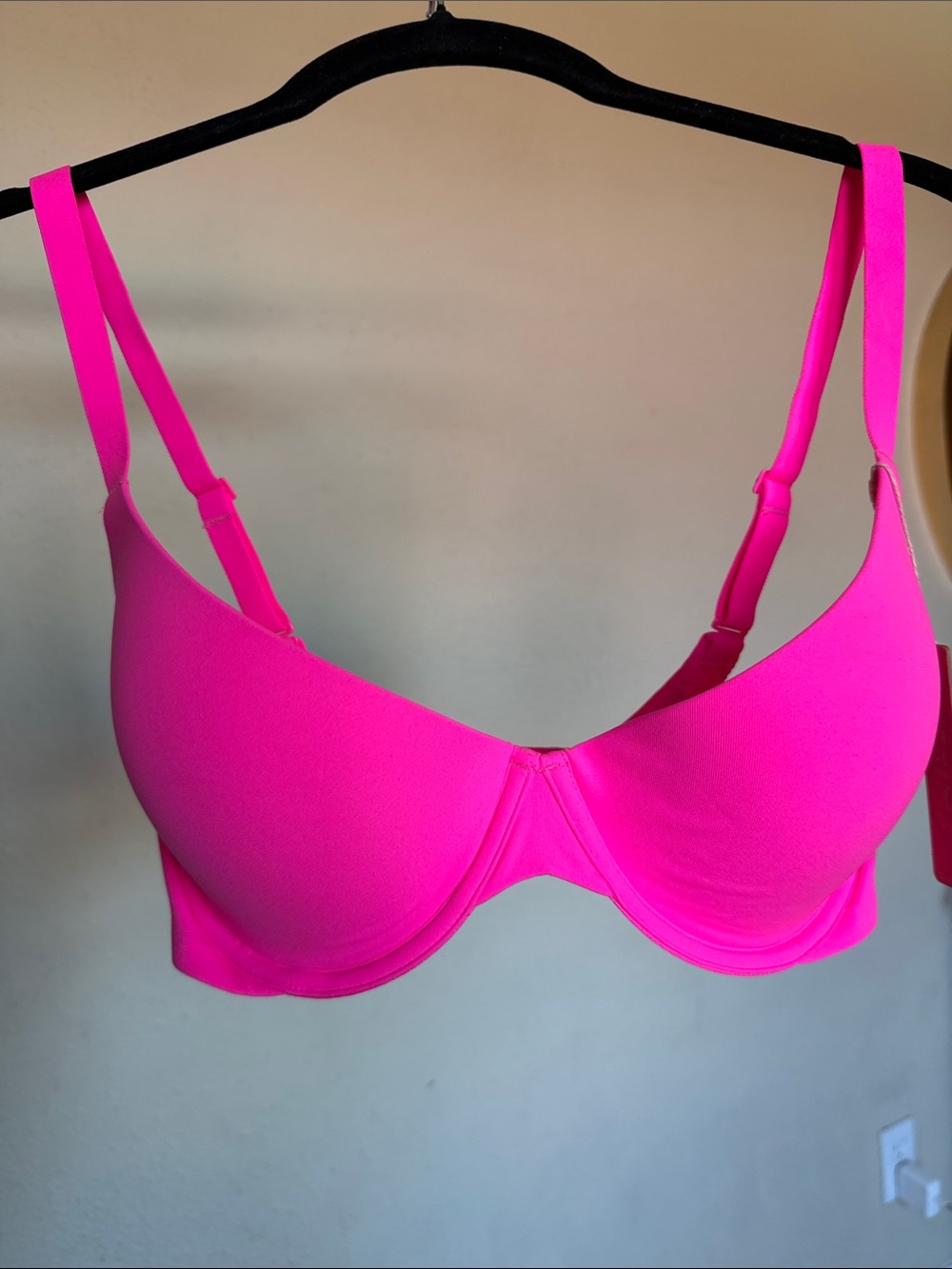 SKIMS Fits Everybody Lightly lined Underwire Plunge Scoop Bra Neon Pink 34DD